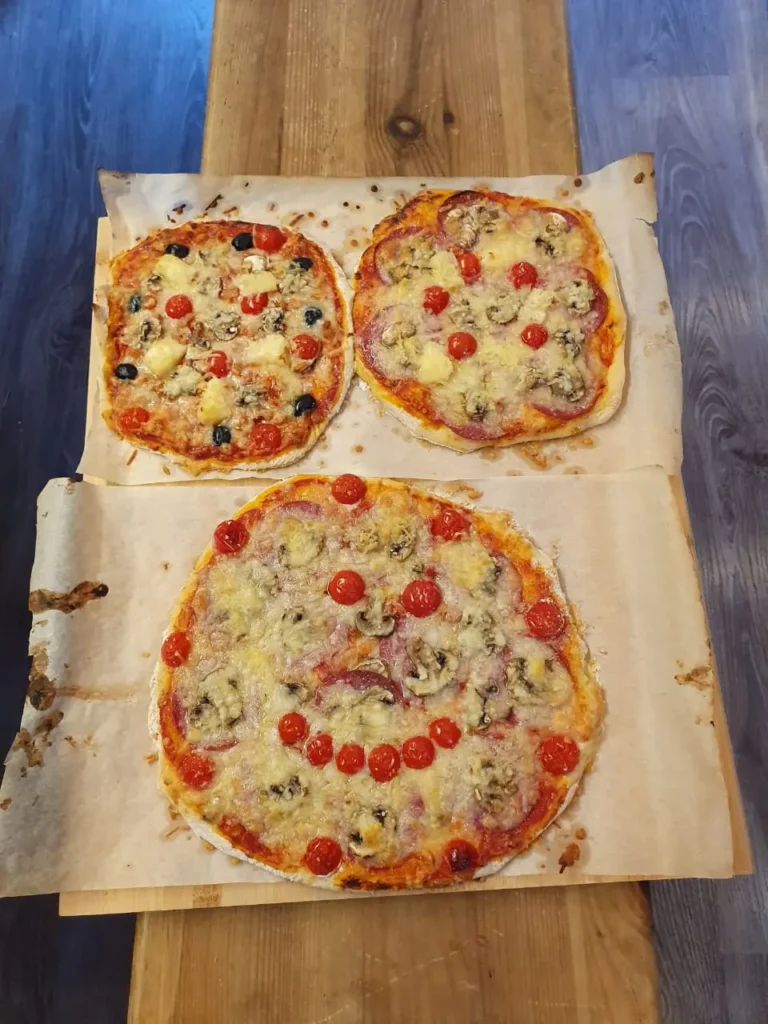 Дети на природе в летнем лагере Metsämäki Lomat в Финляндии