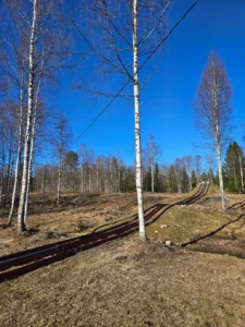 ледяная горка весной лагеря Metsämäki Lomat в Финляндии